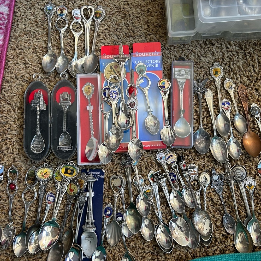 HUGE LIFETIME COLLECTION SOUVENIR SPOONS - states cities attractions 1969-2010